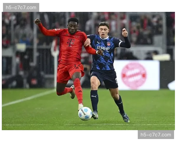 拜仁中场重构成功：穆西亚拉和奥利塞的穿插跑动战术解析